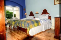 With options for hot tub, barbecue/pizza barn and fire brazier. - Wi-Fi