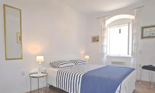 Lovely one bedroom apartment for 3 on the main Hvar town square