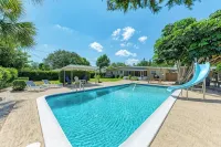 PARADISE RETREAT A 3/2 PET FRIENDLY POOL HOUSE - Private Pool