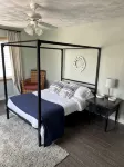 Lakeside Oasis - Lake Erie Lakefront with Golf Cart - Homestays