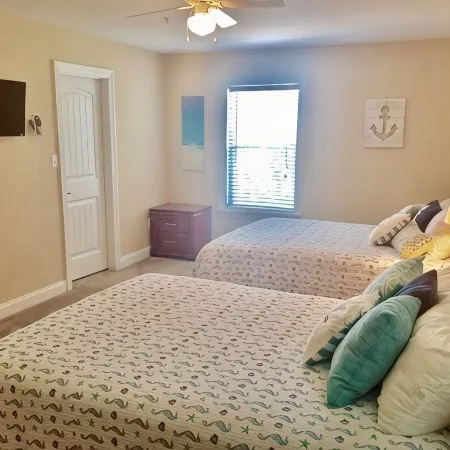 4Br/2Ba Beachview home, delightful ocean view, sandy beaches, 7 beds (sleeps 13)