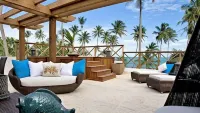 Beachfront Luxury 1 BDR Apt. Sleeps Up To 4 @ Balcones Del Atlantico