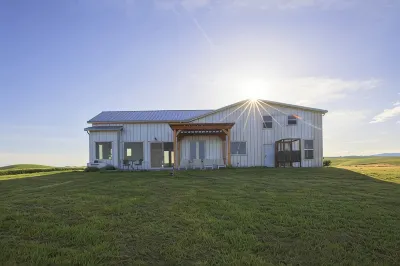 100 Dreamy Acres.100 Mile Views. Night Skies. Hotels in 