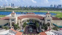 Free Beach Lounges, Umbrella and Free Parking in the Beautiful Oceanfront Condo