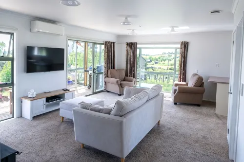 Fantail Cottage - 35mins to Raglan &15 mins to shopping centre.Farm outlook - 3-Star