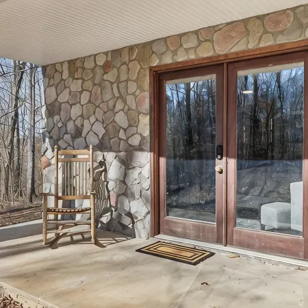 Private Home Nestled on 25 wooded acres. HOT TUB AND POOL TABLE.