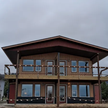 GLACIER SUITE, BEACH WALK INN, UPPER LEVEL UNITFEATURING HOMER'S FANTASTIC VIEW