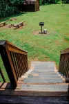 Country Life~ Hot Tub, Pool Table, Foosball, Fire Pit and Short Stroll to Creek.