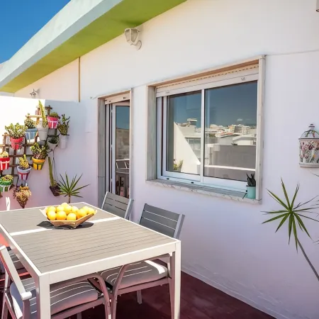 Dreamers duplex with seaview