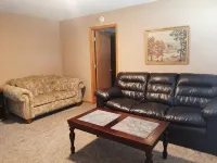 4 Bedroom-2 Full BathsClose to lake - 20 min to airport
