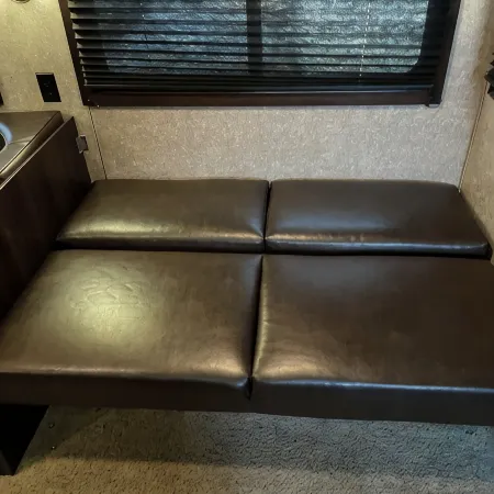 Cozy 2-bedroom RV with WiFi, AC, in charming Broken Bow
