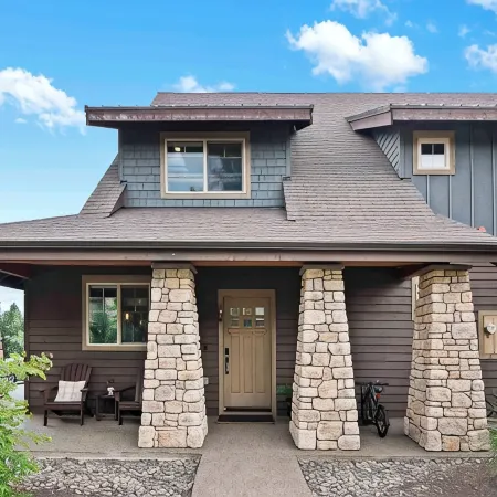 Family-Friendly Suncadia Home w/ Hot Tub