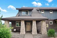Family-Friendly Suncadia Home w/ Hot Tub - 4つ星