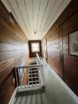 Eclectic cottage, steps from downtown - Bungalows