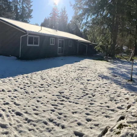 Cozy, 3 bedroom home- ideal for couples or families
