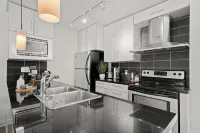 Luxury 3 Bedroom Townhome in Downtown Vancouver with Rooftop Patio - Bungalows