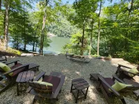 Paradise found! Escape,relax, renew and retreat to nature. Lakefront views await - Boutique