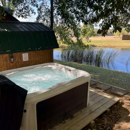 Hocking Hills-Dog Friendly Cabin with Private Pond .. Adults 18 and Older