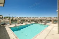 Kings View Waterfront Condo - 4-Star