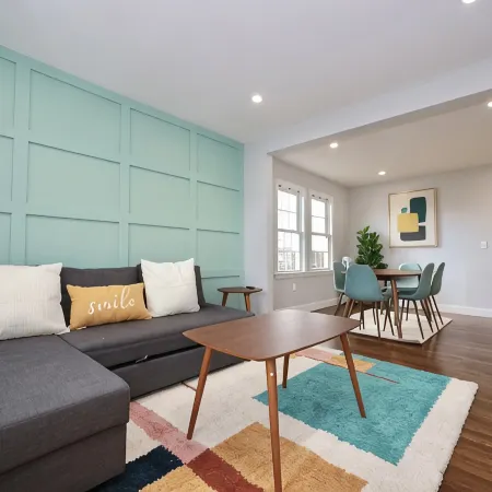 Luke House, Sleeps 14, Weddings, 2 Kitchens, Parking, Close to Airport & Boston