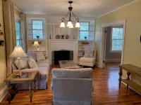 Charming 2-bedroom house in Fayetteville close to National Park and downtown. - 4-Star