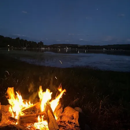 Private Lakefront Log Cabin