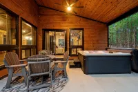 Beautiful Couples Cabin nestled in the woods