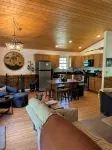 Easy access 3 bd 3 ba riverside retreat just 5 mins from WCU campus! Ping pong!