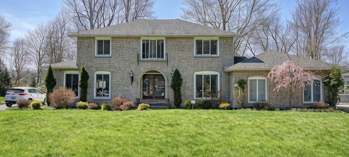 Luxurious, comfortable pool home in Buffalo, minutes from Niagara Falls Hotels in Amherst