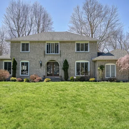 Luxurious, comfortable pool home in Buffalo, minutes from Niagara Falls