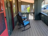 Cozy Cabin with river frontage yards from river launch for kayaking or fishing. Hotele w: Sharp County