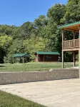 Newly Built Lodge Nestled in a Gorgeous Setting - Homestays