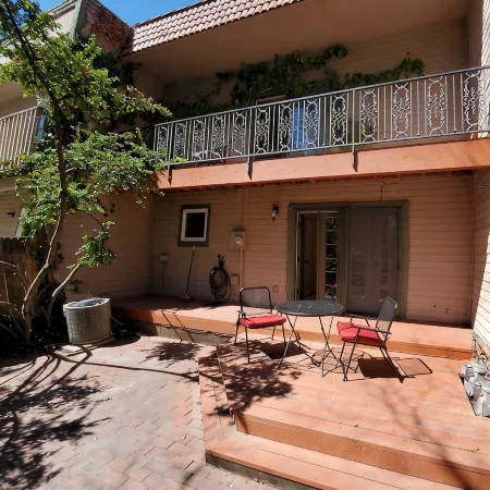 NEW* Sammy's Place! Clean, Comfy, Stylish & Peaceful - Entire East End Townhouse