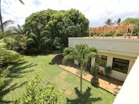 Indulge, just steps to pristine beaches, restaurants & shopping. - Boutique