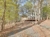 Enjoy the scenic Pocono Mountains at this lovely and unique renovated home! - Chalets