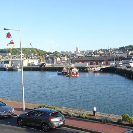 Elegant Studio, facing marina and harbour