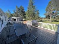 Lakefront Retreat. Saltwater Hot Tube, Dock,Kayaks and Fish Gear Included!