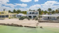 Coastal Casual Bliss: Beach + Pool + Rooftop Deck + Generator + Fast Internet