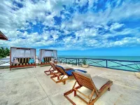 Coastal Casual Bliss: Beach + Pool + Rooftop Deck + Generator + Fast Internet チェレムのホテル