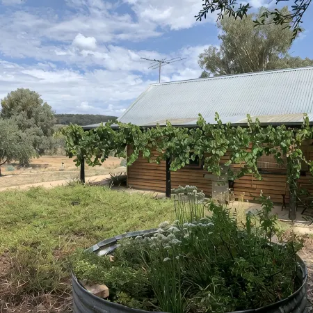 Relax in a beautiful private peaceful setting 5 minute drive from Beechworth