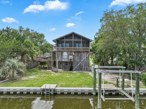Pachs Crab Shack - Charming Waterfront 3 bed 1.5 bath House with a Dock - Beach