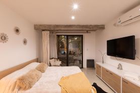 Cbmona Suites