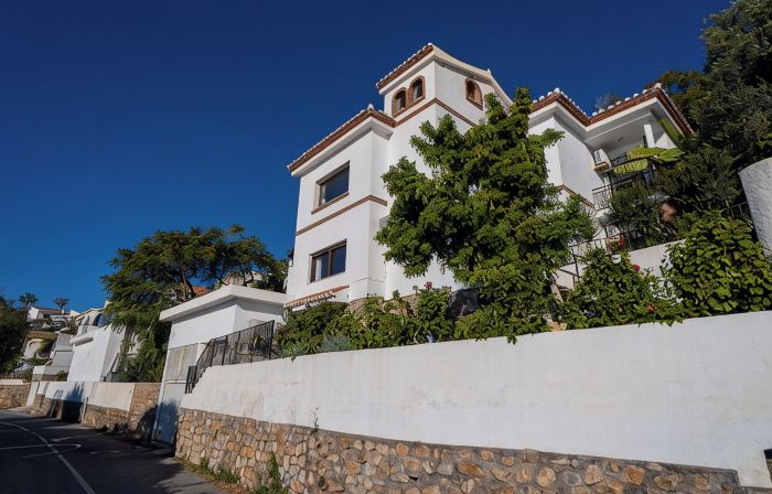 Villa Tropical with private heated pool