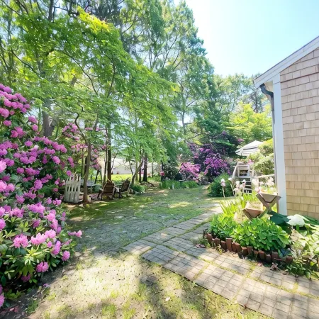 Craigville Beach Uber Relaxing Cape Cod Beach House w/ Beach Pass & Central Air