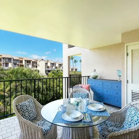 Colorful Kamaole Sands Condo, Kihei, with Family Friendly Pool, Steps from Beach