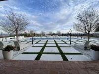 6 Bed 3 Bath House Surrounded by 10 Acres of Vines w Pool, Jacuzzi, & Fire Pit. - Private Pools