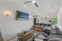 NEW!!! Modern cottage and perfect location! - 4-Star