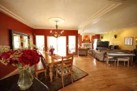 Family Friendly Home in Vineyard Next to Award Winning "Cathedral Ridge Winery - 3-Star