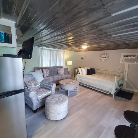 #2 PET FRIENDLY! PONTOON/KAYAKS AVAILABLE! STUDIO CONDO CLOSE TO TOWN & MARINA! Отели в г. Колберт