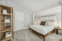 Charming Studio Apartment E - Steps to Beach & Dining - 4-Star